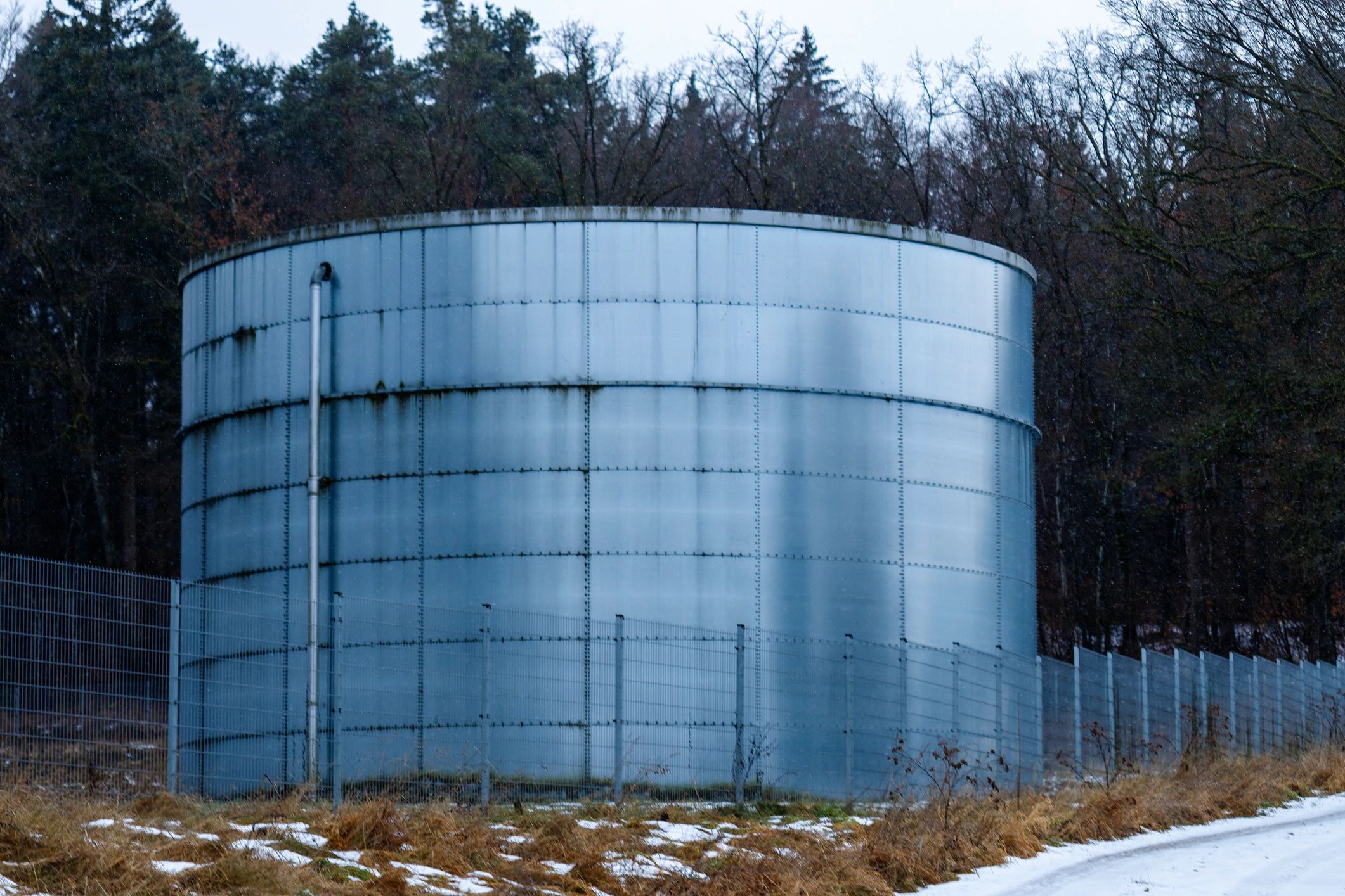 Industrial tank representing confined cleaning environments